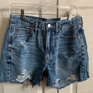 AE 90s boyfriend mid length shorts